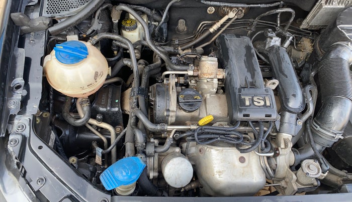 2015 Volkswagen Vento HIGHLINE PETROL AT, Petrol, Automatic, 1,03,647 km, Engine View - Right