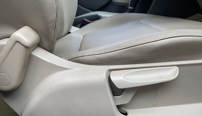 2015 Volkswagen Vento HIGHLINE PETROL AT, Petrol, Automatic, 1,03,647 km, Driver Side Adjustment Panel