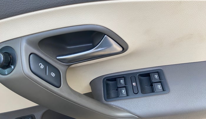 2015 Volkswagen Vento HIGHLINE PETROL AT, Petrol, Automatic, 1,03,647 km, Driver Side Door Panels Control