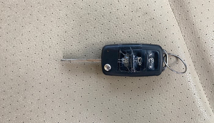 2015 Volkswagen Vento HIGHLINE PETROL AT, Petrol, Automatic, 1,03,647 km, Key Close Up