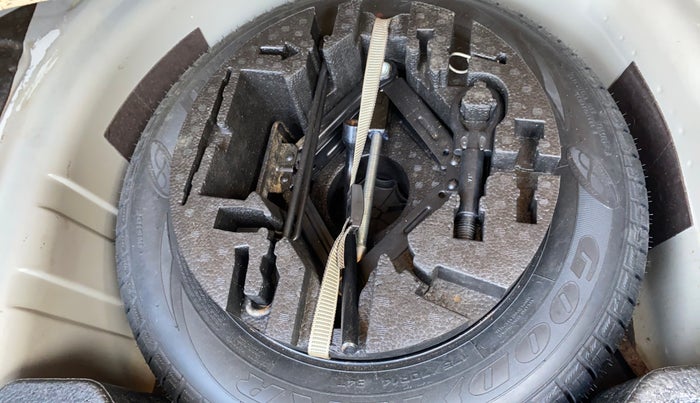 2015 Volkswagen Vento HIGHLINE PETROL AT, Petrol, Automatic, 1,03,647 km, Spare Tyre