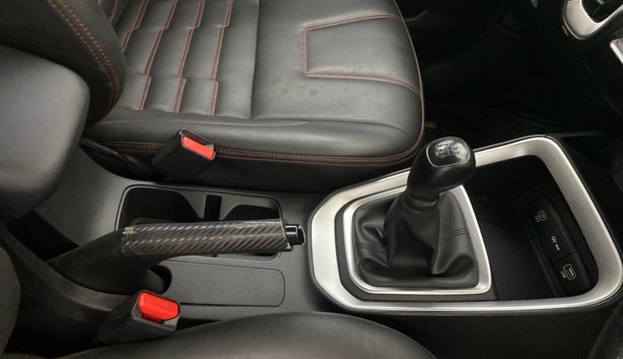 2024 KIA SONET HTK (O) 1.2 Petrol MT, Petrol, Manual, 10,669 km, Gear Lever