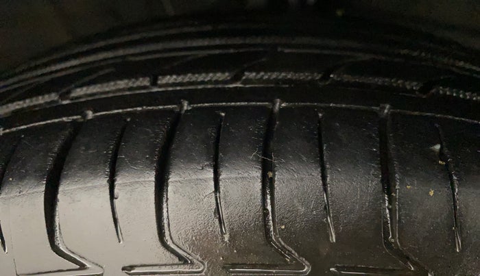 2019 Hyundai NEW SANTRO SPORTZ CNG, CNG, Manual, 52,625 km, Right Front Tyre Tread