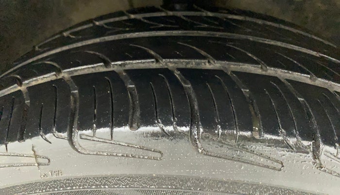 2011 Maruti Ritz ZXI, Petrol, Manual, 98,511 km, Right Front Tyre Tread
