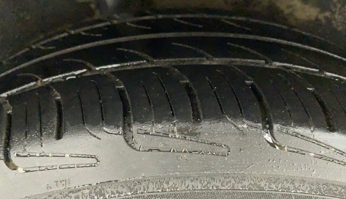 2011 Maruti Ritz ZXI, Petrol, Manual, 98,511 km, Right Rear Tyre Tread