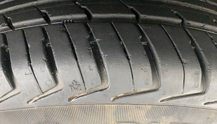 2016 Renault Kwid RXT 0.8, Petrol, Manual, 76,994 km, Right Front Tyre Tread