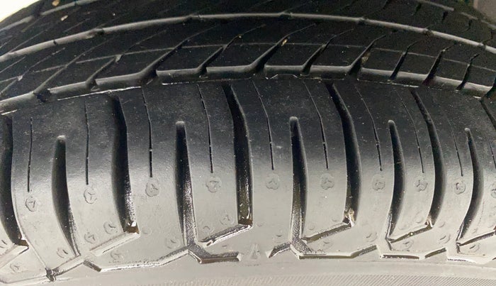 2016 Renault Kwid RXT 0.8, Petrol, Manual, 76,994 km, Right Rear Tyre Tread