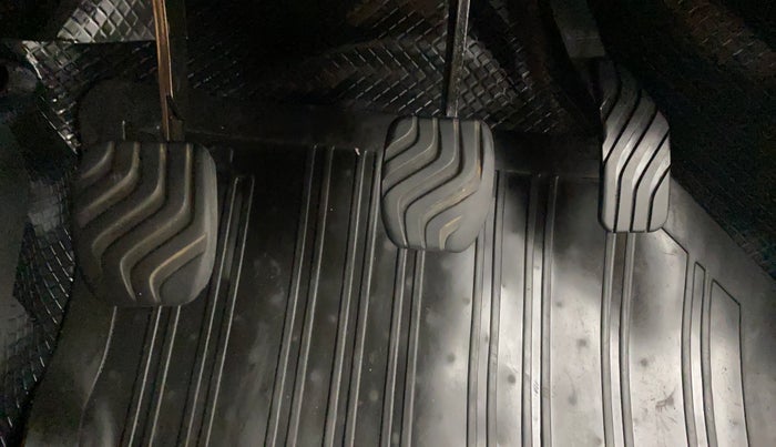 2016 Renault Kwid RXT 0.8, Petrol, Manual, 76,994 km, Pedals