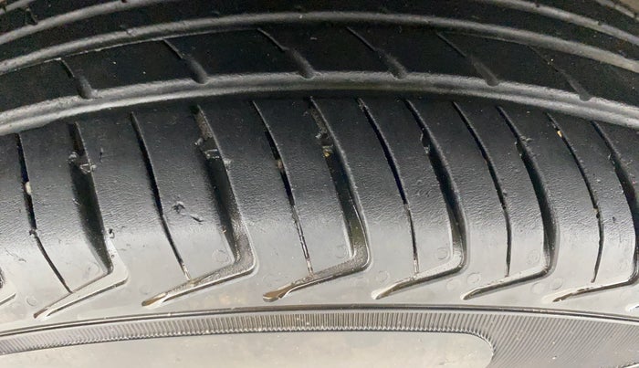 2016 Renault Kwid RXT 0.8, Petrol, Manual, 76,994 km, Left Front Tyre Tread