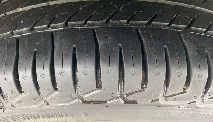 2016 Renault Kwid RXT 0.8, Petrol, Manual, 76,994 km, Left Rear Tyre Tread