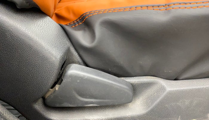 2016 Renault Kwid RXT 0.8, Petrol, Manual, 76,994 km, Driver Side Adjustment Panel