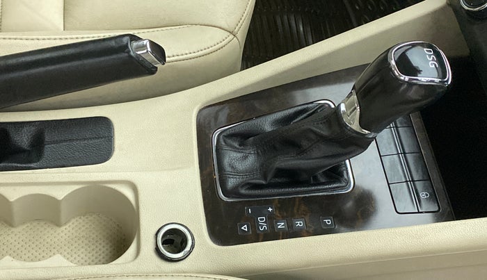 2014 Skoda Octavia ELEGANCE 1.8 TSI AT, Petrol, Automatic, 82,464 km, Gear Lever