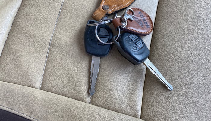 2019 Maruti Dzire VXI, CNG, Manual, 73,834 km, Key Close Up