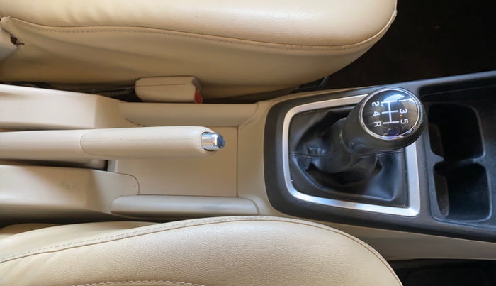 2019 Maruti Dzire VXI, CNG, Manual, 73,834 km, Gear Lever