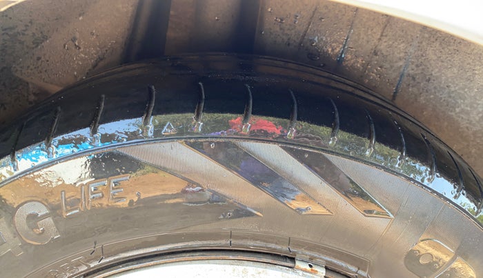 2019 Maruti Dzire VXI, CNG, Manual, 73,834 km, Right Rear Tyre Tread