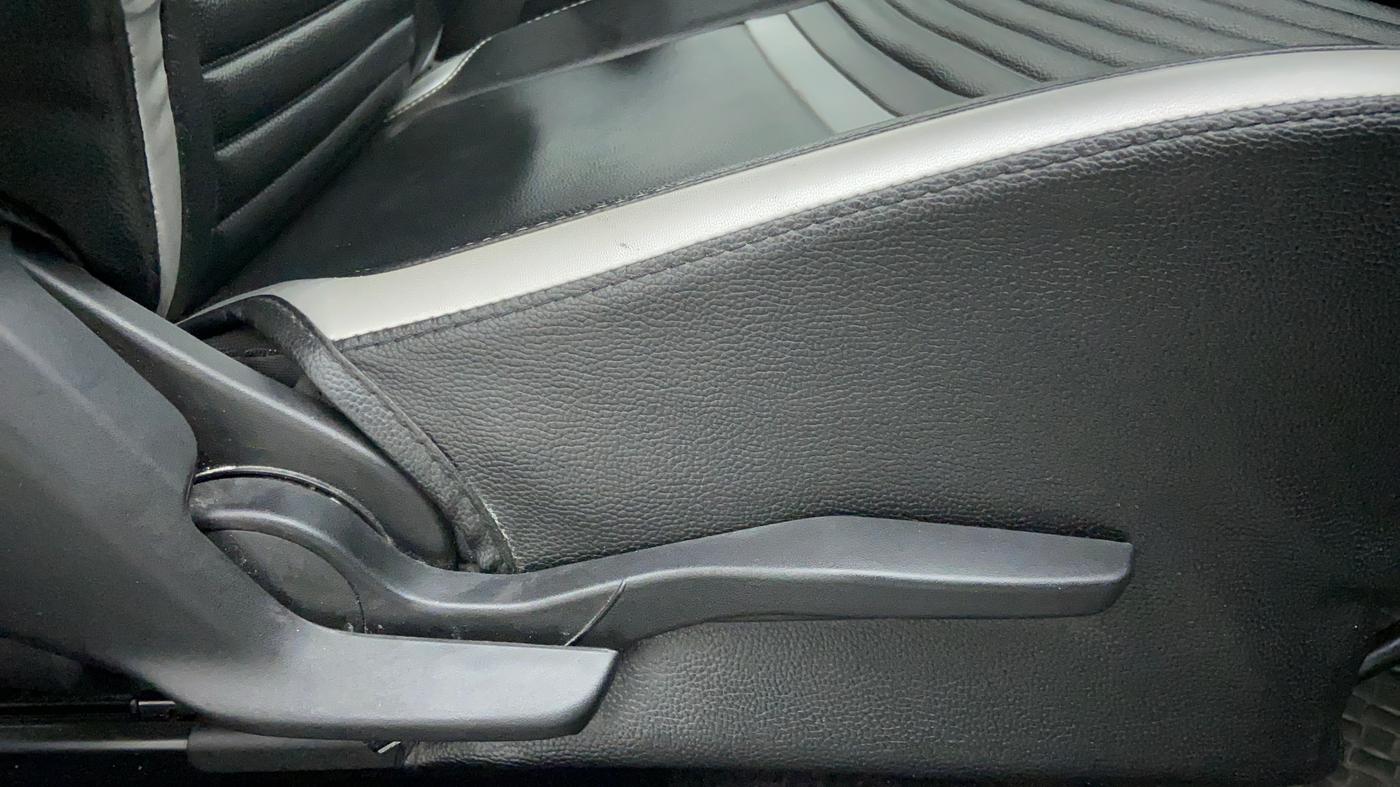 2020 Maruti Baleno ZETA 1.2 K12, Petrol, Manual, 13,453 km, Driver Side Adjustment Panel