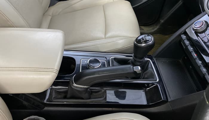 2022 Mahindra XUV700 AX 7 D MT 7 STR, Diesel, Manual, 1,42,388 km, Gear Lever