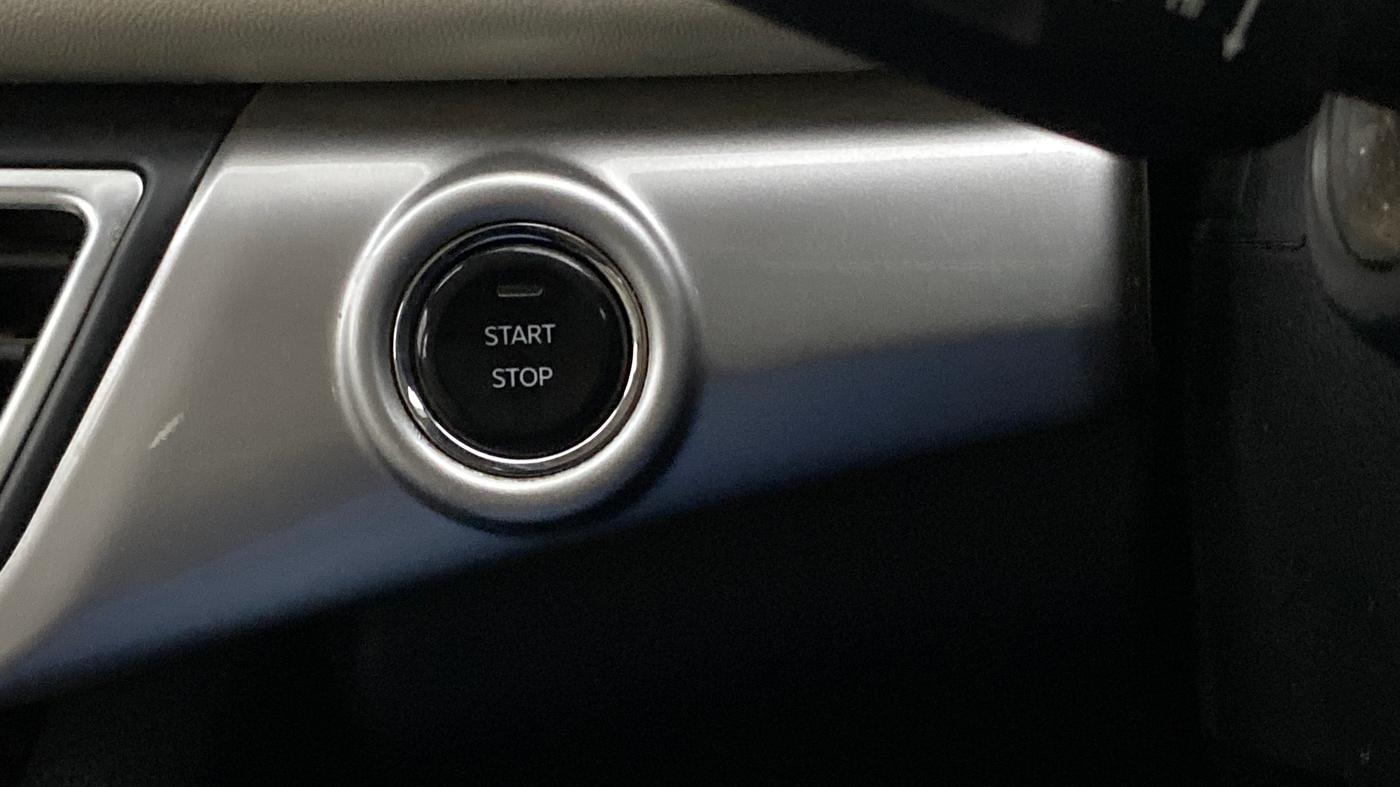2022 Mahindra XUV700 AX 7 D MT 7 STR, Diesel, Manual, 1,42,388 km, Keyless Start/ Stop Button