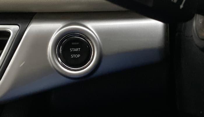 2022 Mahindra XUV700 AX 7 D MT 7 STR, Diesel, Manual, 1,42,388 km, Keyless Start/ Stop Button