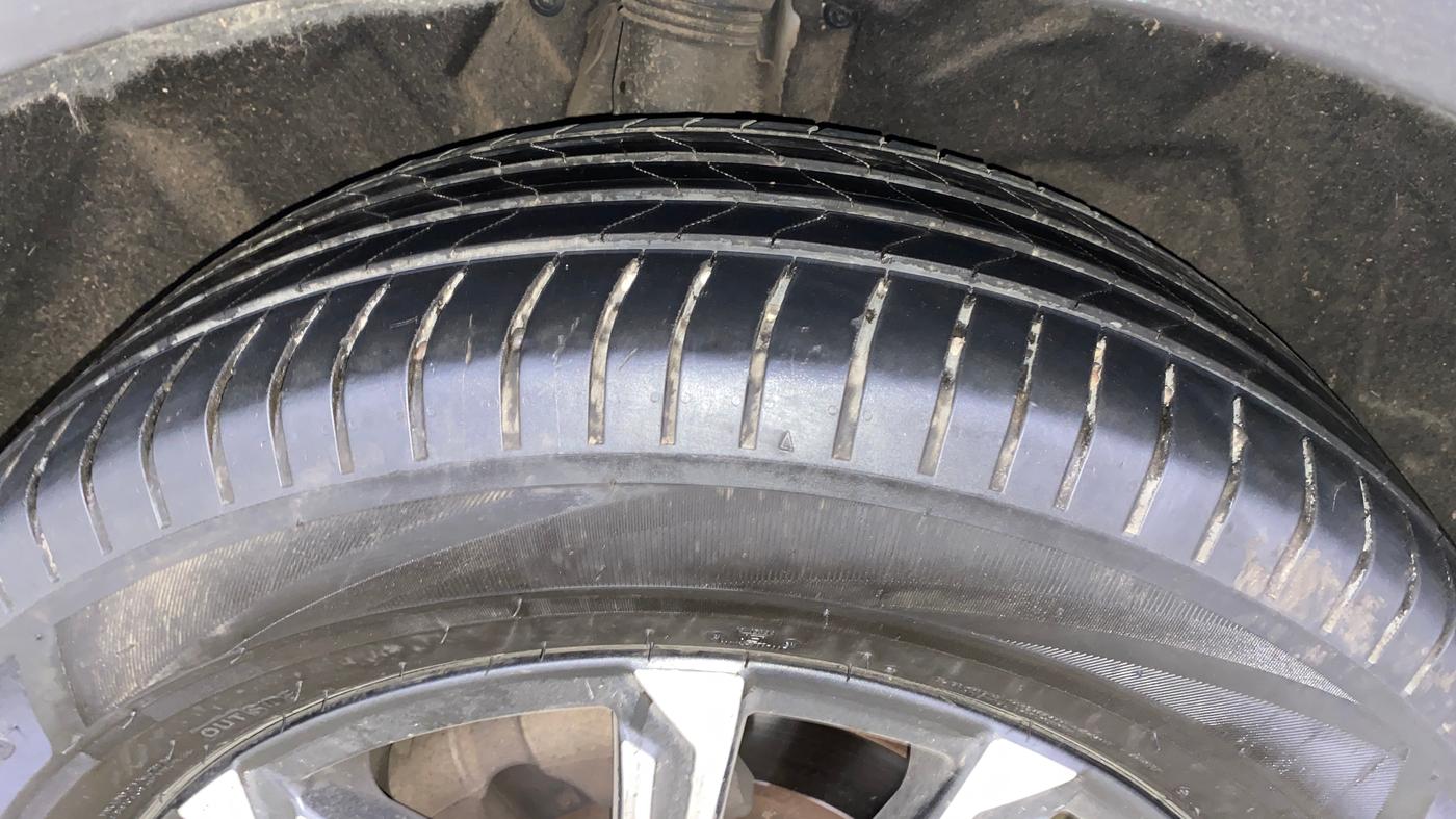 2022 Mahindra XUV700 AX 7 D MT 7 STR, Diesel, Manual, 1,42,388 km, Right Rear Tyre Tread