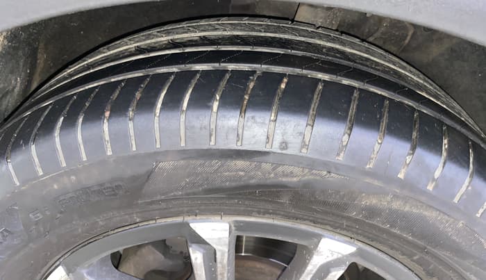 2022 Mahindra XUV700 AX 7 D MT 7 STR, Diesel, Manual, 1,42,388 km, Left Front Tyre Tread