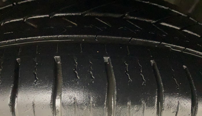 2016 Honda Brio S MT, Petrol, Manual, 79,640 km, Left Front Tyre Tread