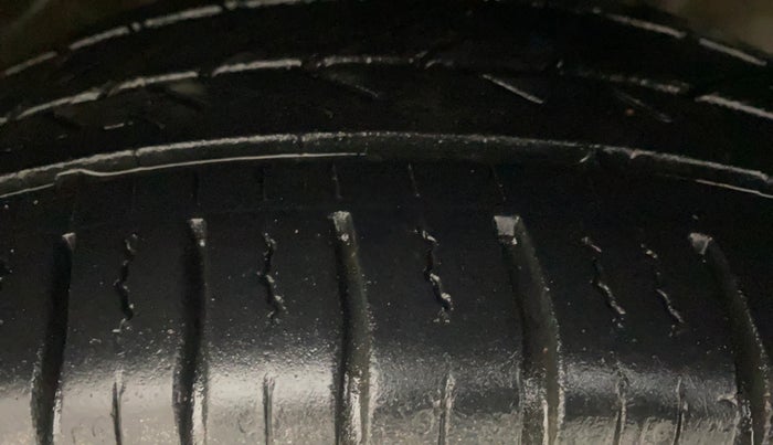 2016 Honda Brio S MT, Petrol, Manual, 79,640 km, Right Front Tyre Tread