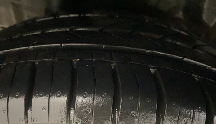 2016 Honda Brio S MT, Petrol, Manual, 79,640 km, Right Rear Tyre Tread