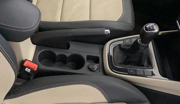 2022 Skoda SLAVIA STYLE 1.5L TSI MT, Petrol, Manual, 17,788 km, Gear Lever