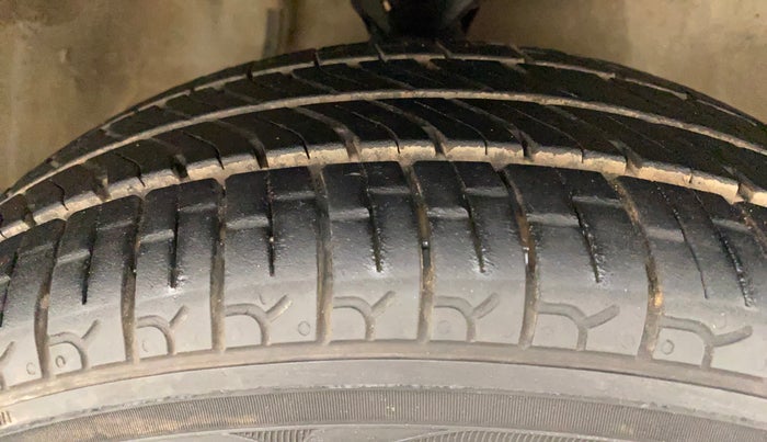 2014 Maruti Alto K10 VXI, Petrol, Manual, 99,878 km, Right Front Tyre Tread