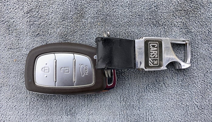 2015 Hyundai Grand i10 ASTA AT 1.2 KAPPA VTVT, Petrol, Automatic, 75,561 km, Key Close Up