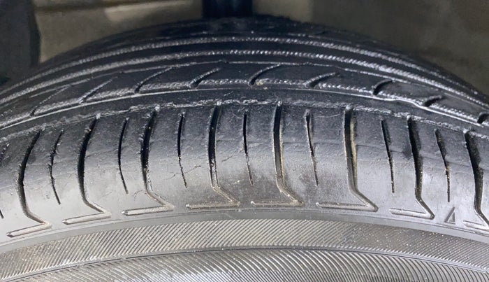 2015 Hyundai Grand i10 ASTA AT 1.2 KAPPA VTVT, Petrol, Automatic, 75,561 km, Left Front Tyre Tread