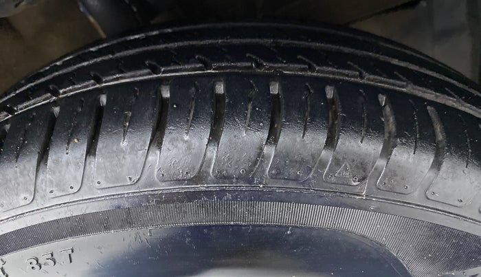 2020 Maruti Dzire VXI, Petrol, Manual, 20,057 km, Right Front Tyre Tread
