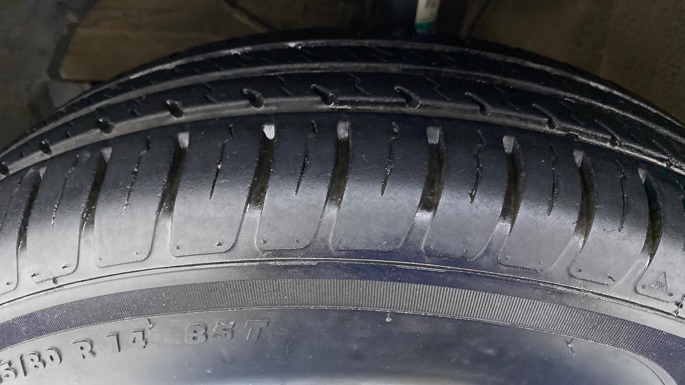 2020 Maruti Dzire VXI, Petrol, Manual, 20,057 km, Left Front Tyre Tread