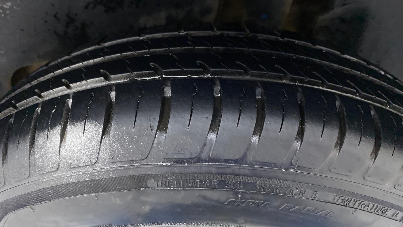 2020 Maruti Dzire VXI, Petrol, Manual, 20,057 km, Left Rear Tyre Tread