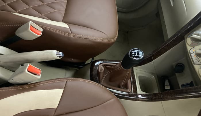 2017 Maruti Ertiga ZXI+, CNG, Manual, 72,276 km, Gear Lever