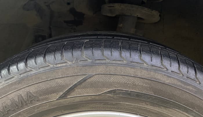 2017 Maruti Ertiga ZXI+, CNG, Manual, 72,276 km, Left Front Tyre Tread