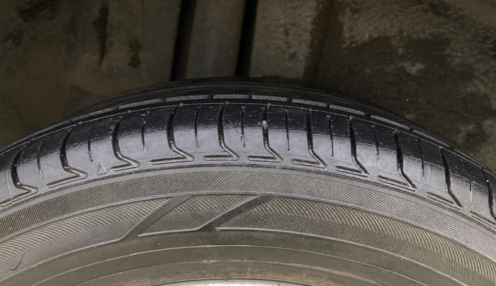 2017 Maruti Ertiga ZXI+, CNG, Manual, 72,276 km, Right Rear Tyre Tread
