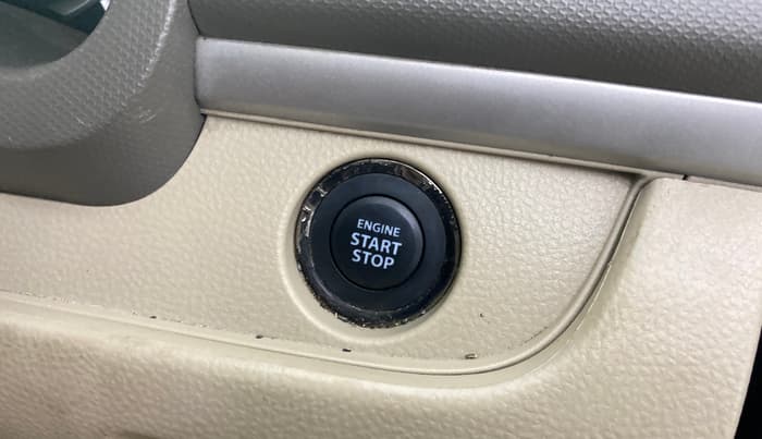 2017 Maruti Ertiga ZXI+, CNG, Manual, 72,276 km, Keyless Start/ Stop Button