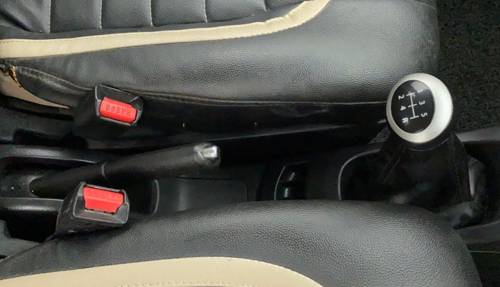 2018 Maruti Wagon R 1.0 VXI, Petrol, Manual, 33,443 km, Gear Lever