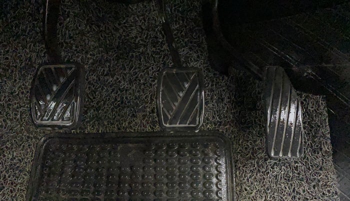 2018 Maruti Wagon R 1.0 VXI, Petrol, Manual, 33,443 km, Pedals