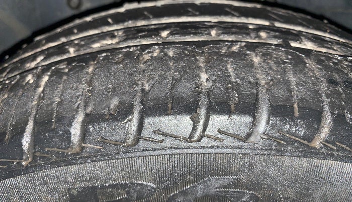 2019 Ford FREESTYLE TITANIUM 1.5 DIESEL, Diesel, Manual, 1,34,993 km, Left Front Tyre Tread