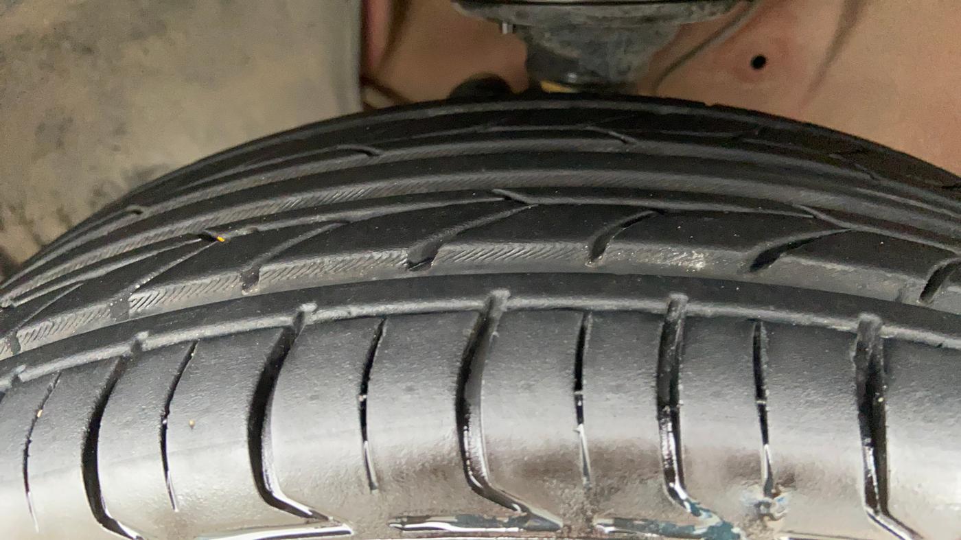 2017 Maruti IGNIS ZETA 1.2 AMT, Petrol, Automatic, 1,16,582 km, Left Front Tyre Tread