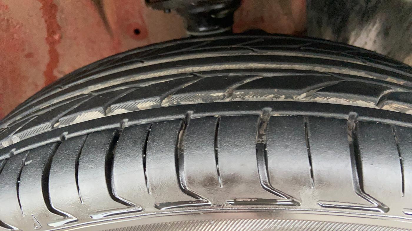 2017 Maruti IGNIS ZETA 1.2 AMT, Petrol, Automatic, 1,16,582 km, Right Front Tyre Tread
