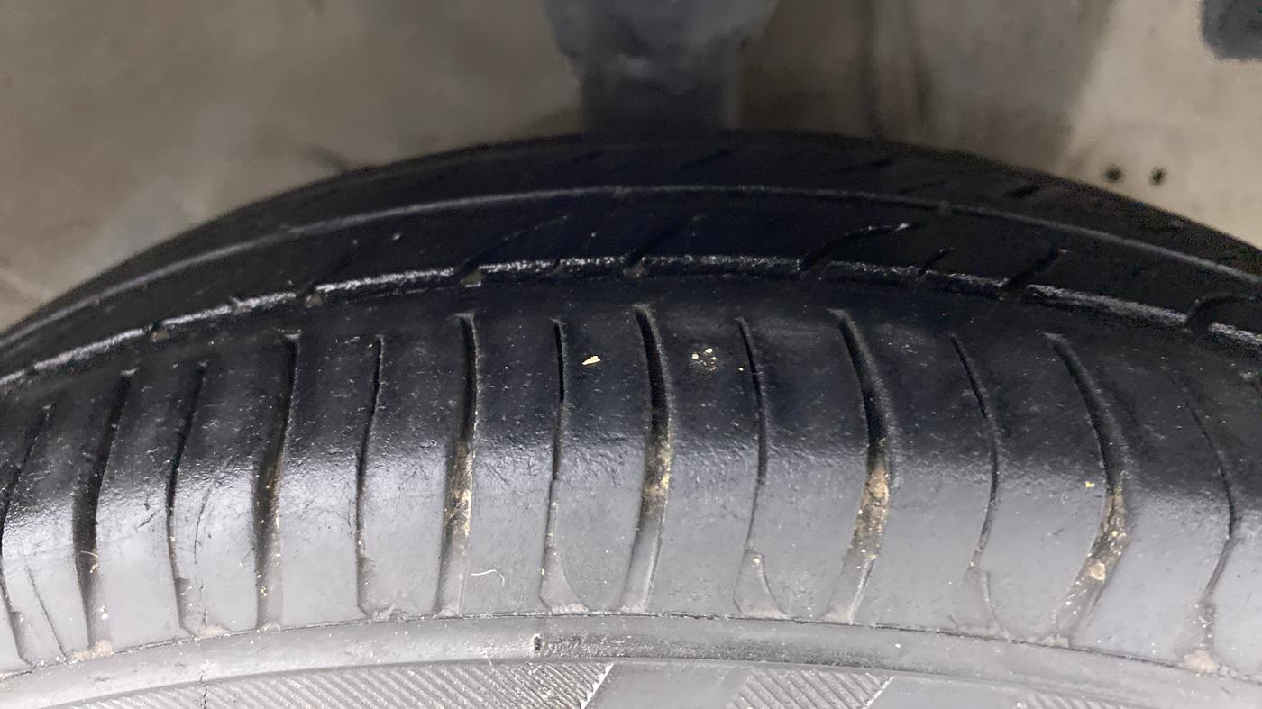 2016 Hyundai Eon ERA +, Petrol, Manual, 96,417 km, Right Front Tyre Tread
