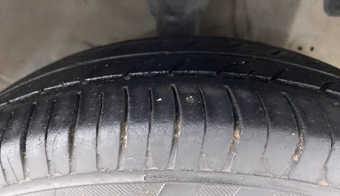 2016 Hyundai Eon ERA +, Petrol, Manual, 96,417 km, Right Front Tyre Tread