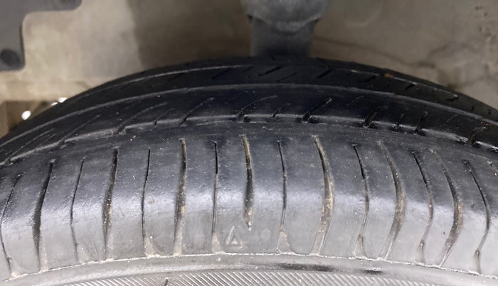 2016 Hyundai Eon ERA +, Petrol, Manual, 96,417 km, Left Front Tyre Tread