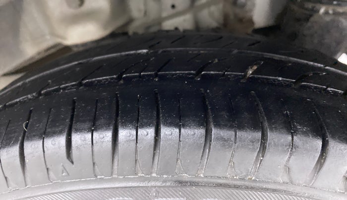2016 Hyundai Eon ERA +, Petrol, Manual, 96,417 km, Left Rear Tyre Tread