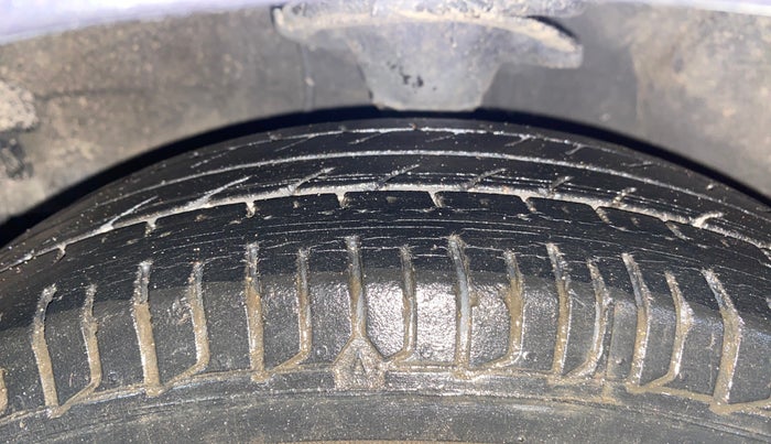2015 Hyundai i10 MAGNA 1.1, Petrol, Manual, 30,893 km, Left Front Tyre Tread