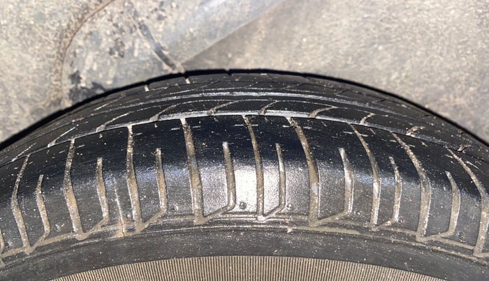 2015 Hyundai i10 MAGNA 1.1, Petrol, Manual, 30,893 km, Left Rear Tyre Tread